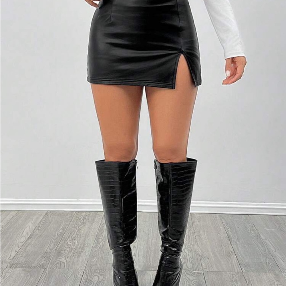 SHEIN Black Mini Skirt with Slit